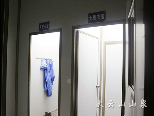 男女更衣室